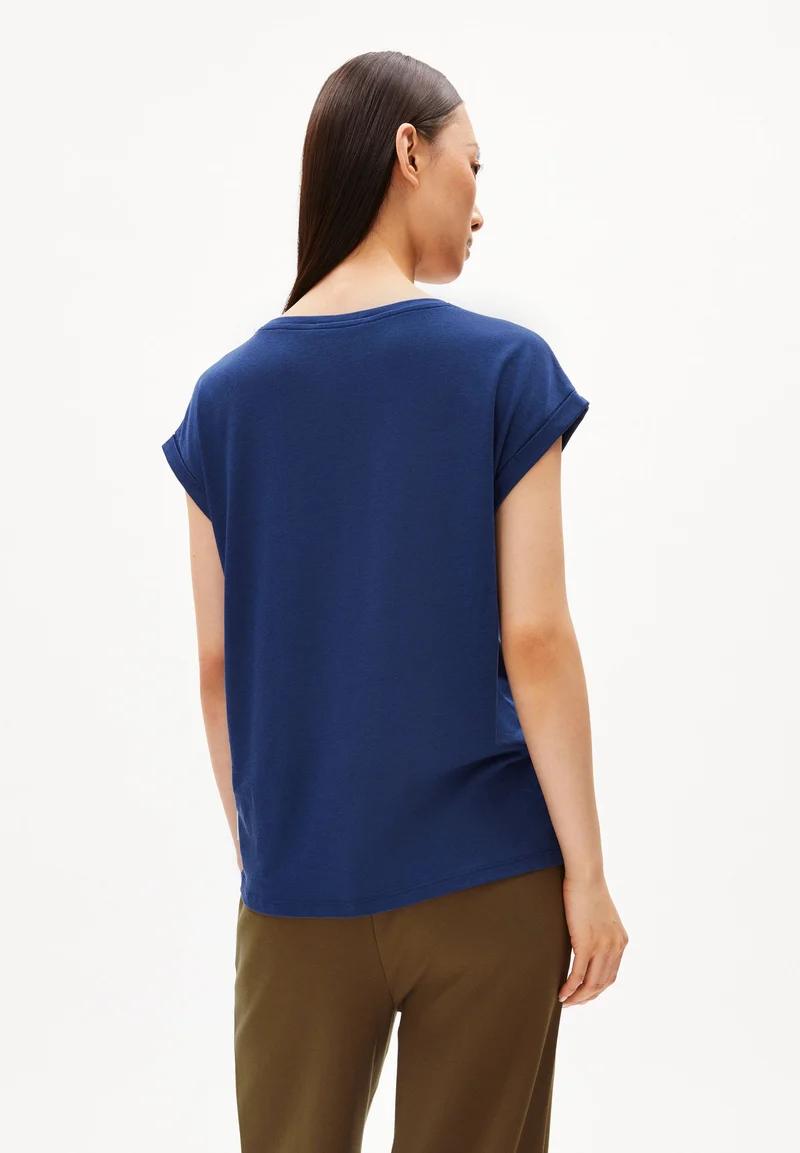 JILAANA T-SHIRT | faded indigo