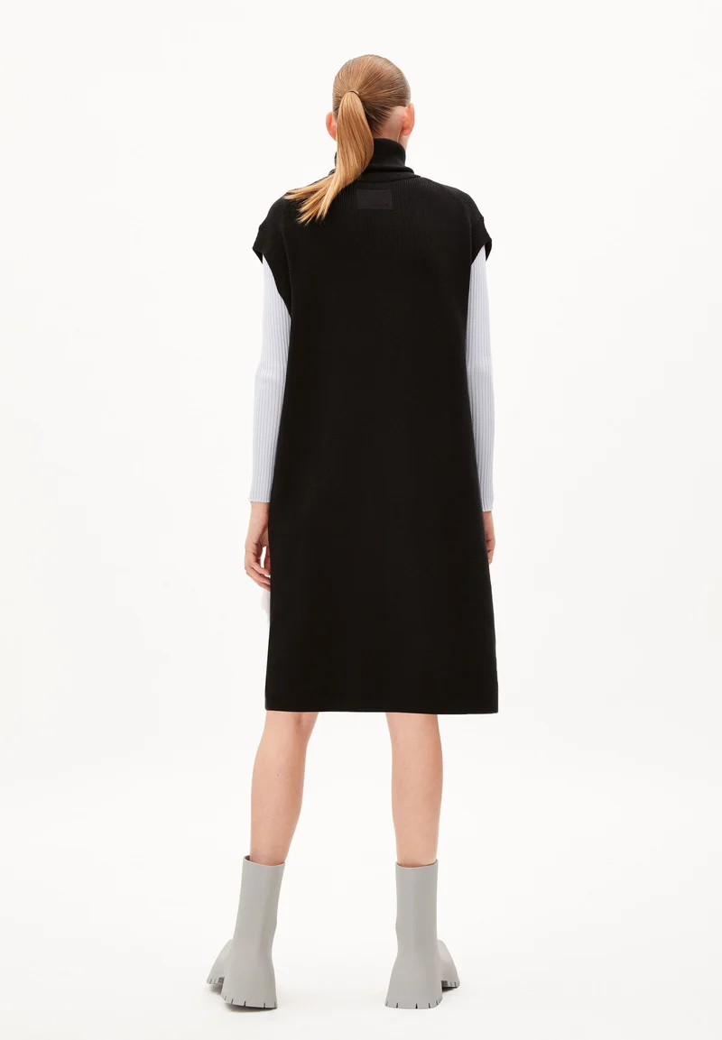 AYLANAA | black