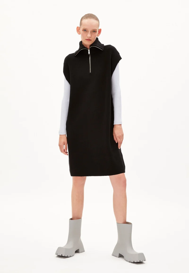 AYLANAA | black