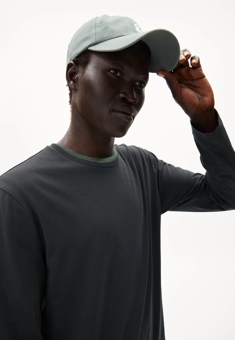 JAAMES LONGSLEEVE | graphite