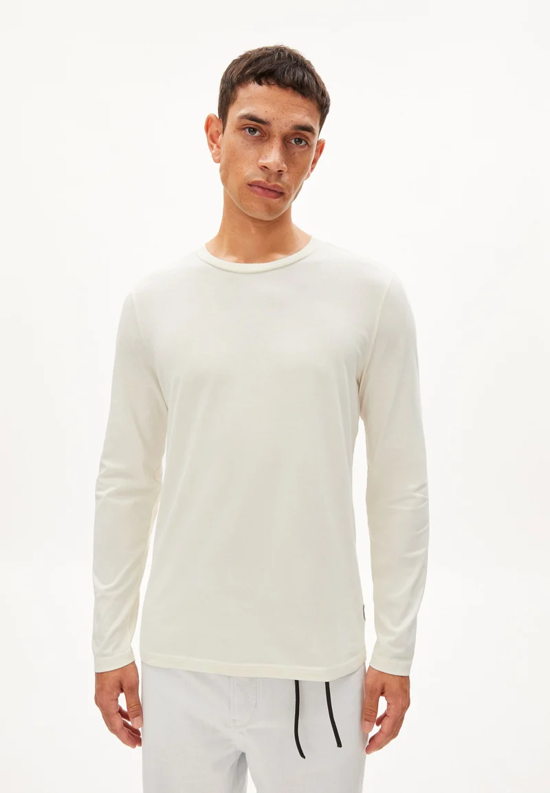 JAAMES LONGSLEEVE | oatmilk