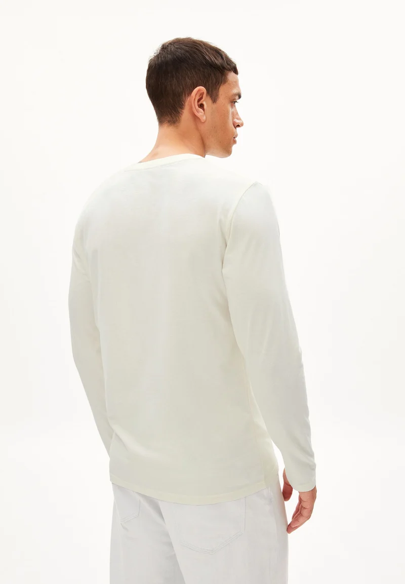 JAAMES LONGSLEEVE | oatmilk