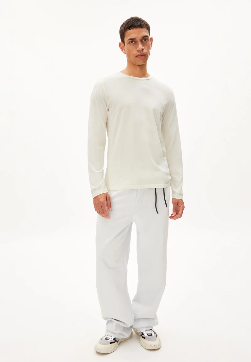 JAAMES LONGSLEEVE | oatmilk