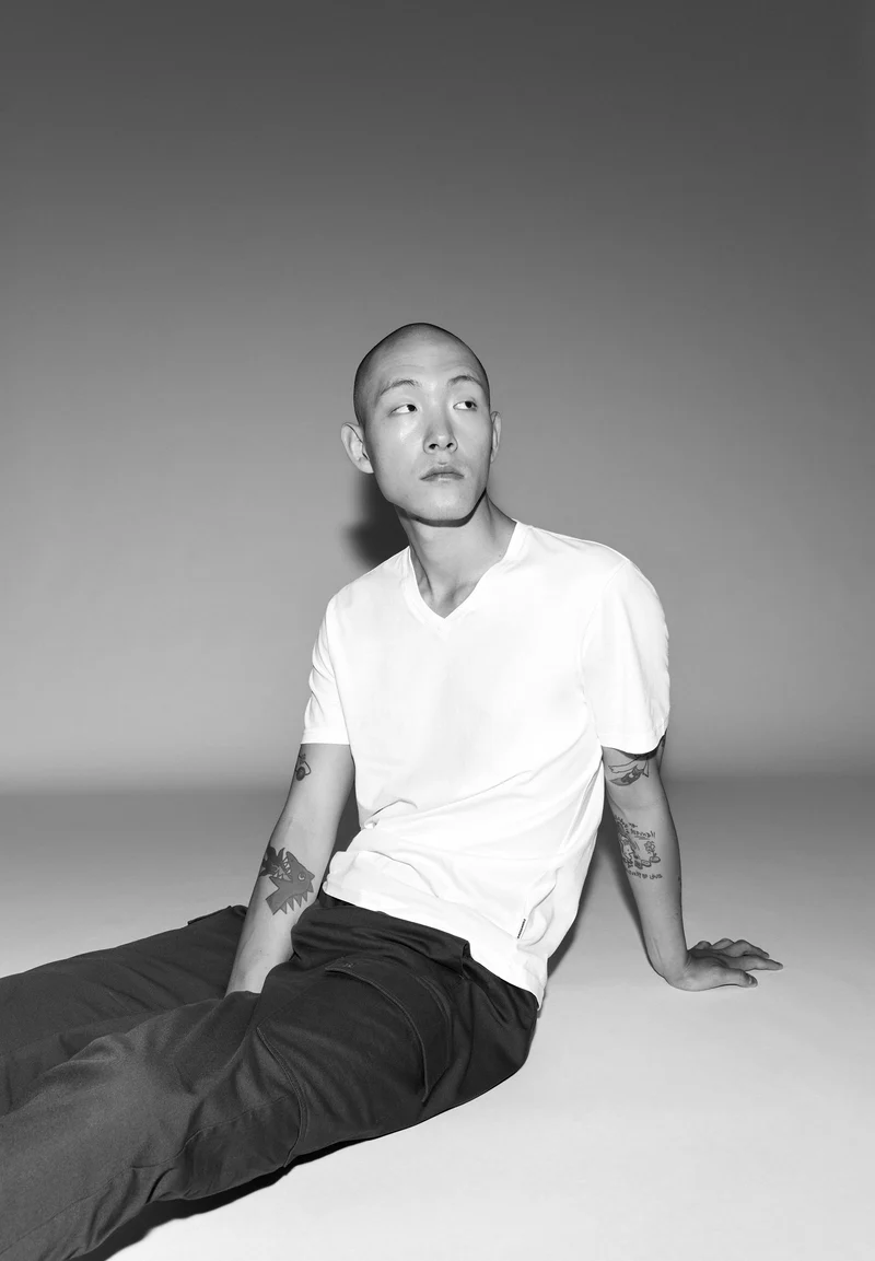 JAAMES V-NECK | white
