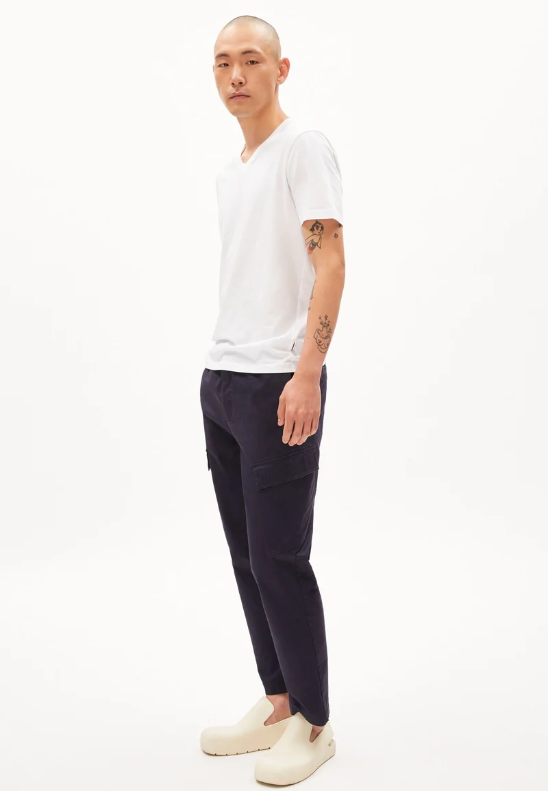 JAAMES V-NECK | white