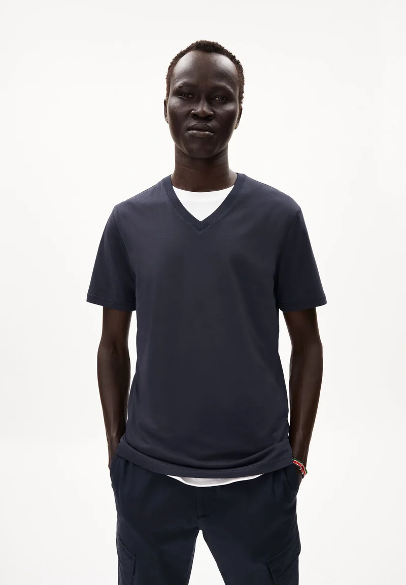 JAAMES V-NECK