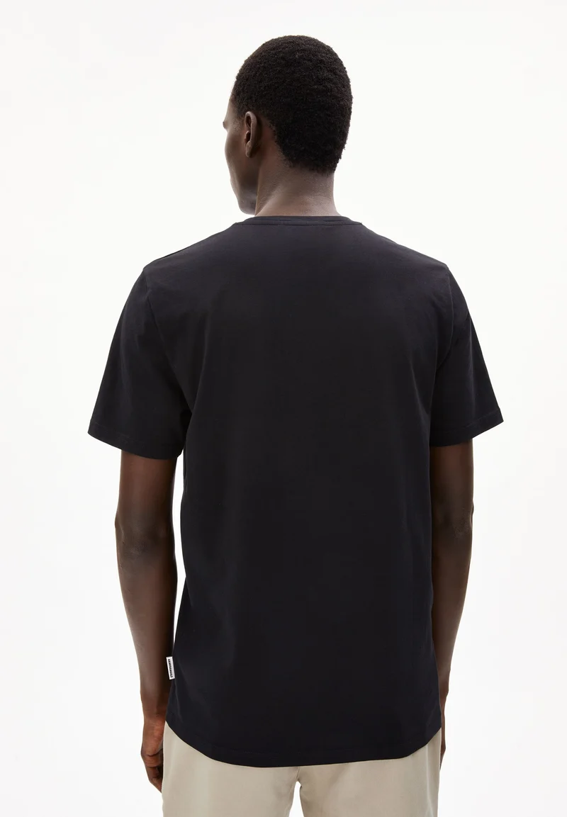 JAAMES V-NECK | black