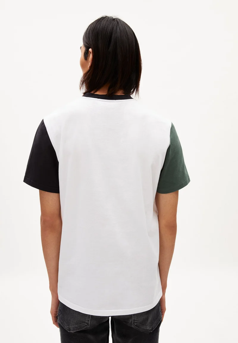 AARVES | white