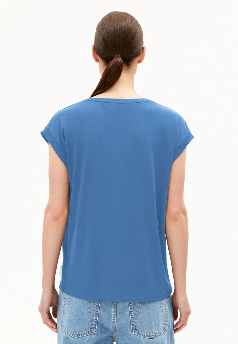 JILAANA T-SHIRT | dark morning