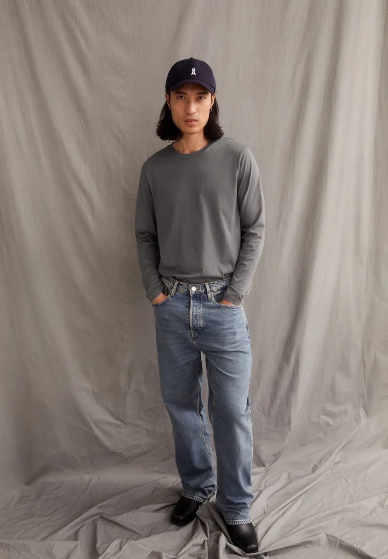 JAAMES LONGSLEEVE | iron cast