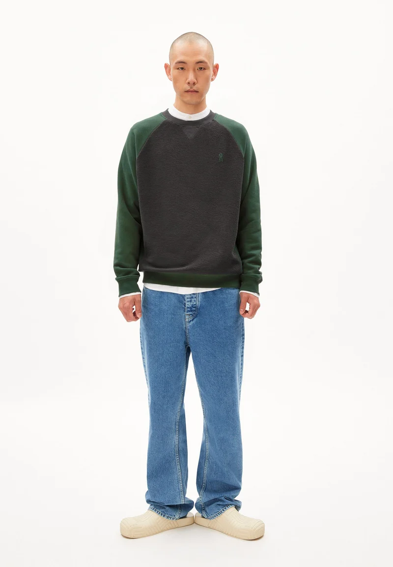 NIKOLAAR | graphite-boreal green