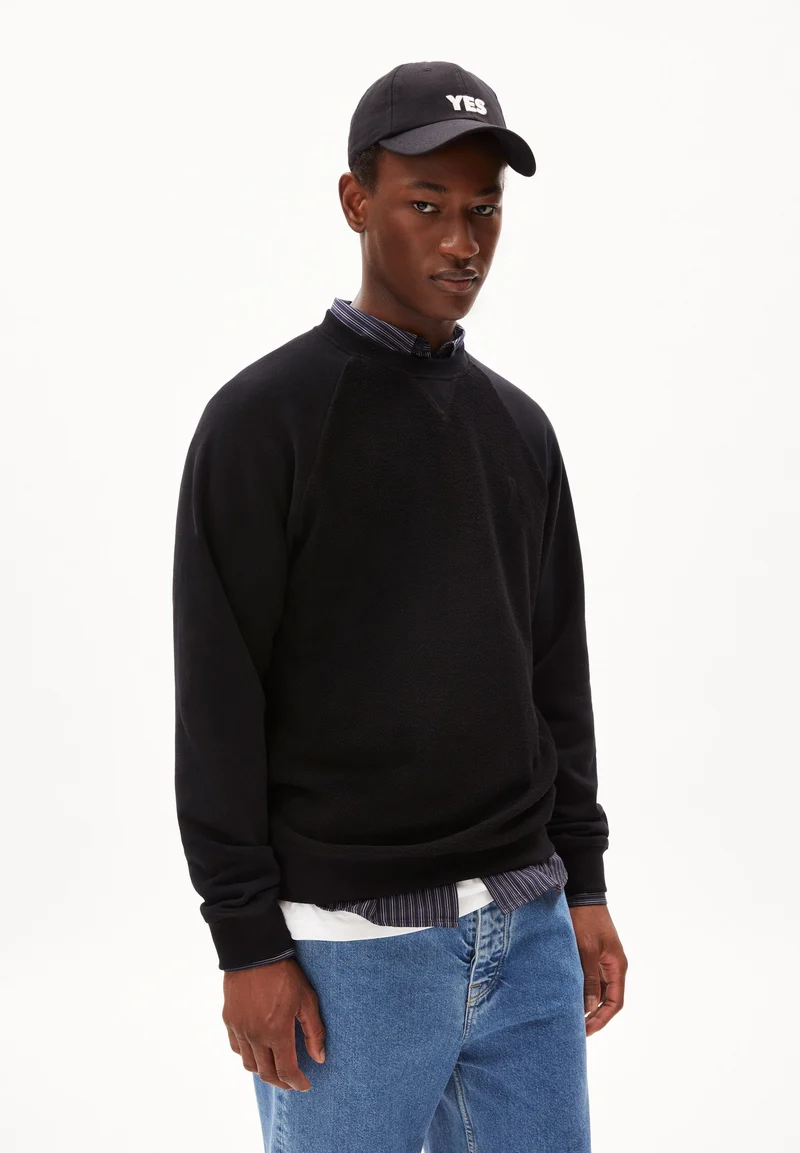 NIKOLAAR | black