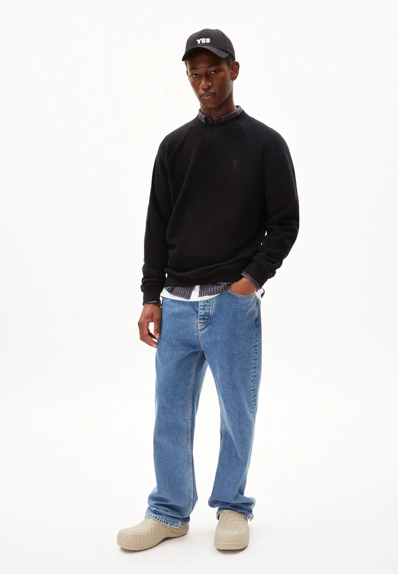 NIKOLAAR | black