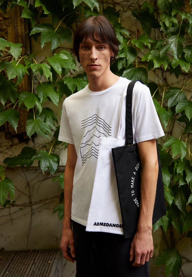 JAAMES MOUNTAIN ICON | white