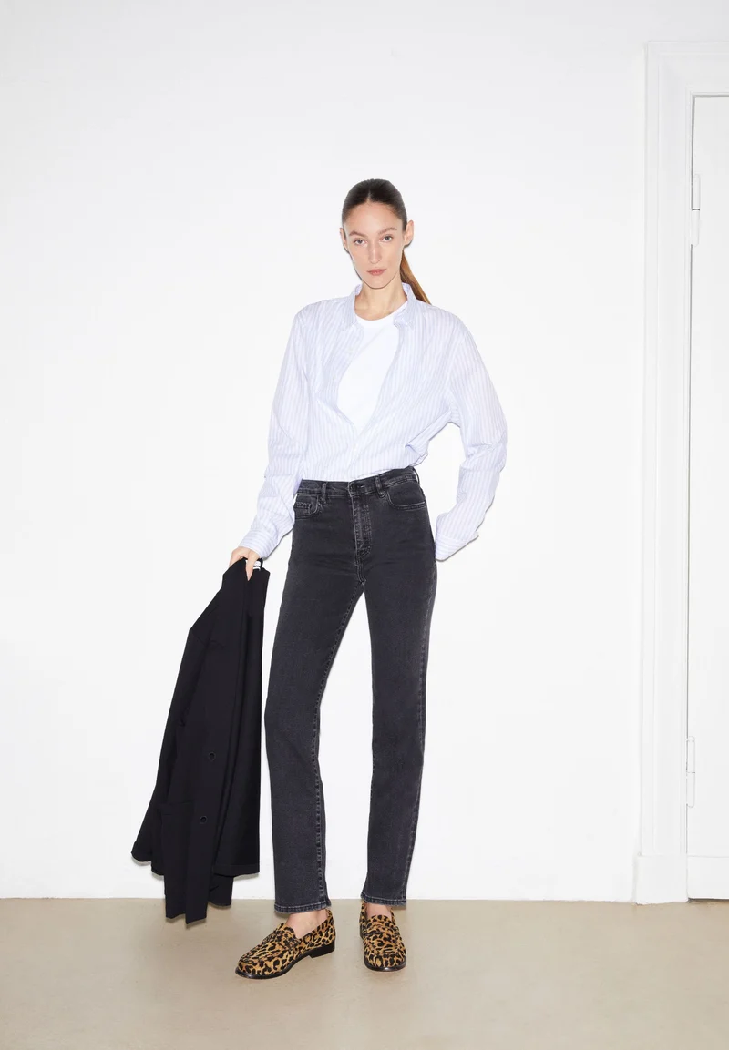 CARENAA MID STRAIGHT JEANS | true ebony black