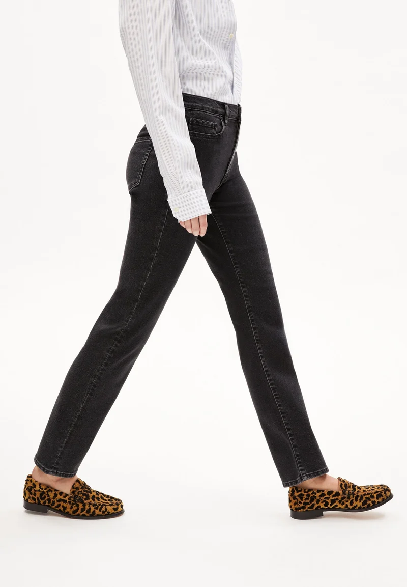CARENAA MID STRAIGHT JEANS | true ebony black