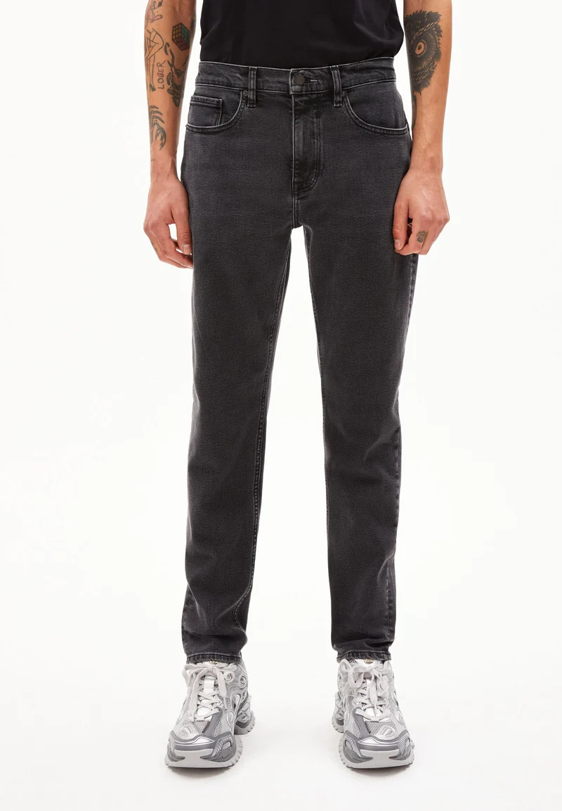 AARJO TARPA TAPERED JEANS | smoked
