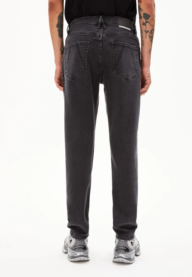 AARJO TARPA TAPERED JEANS | smoked