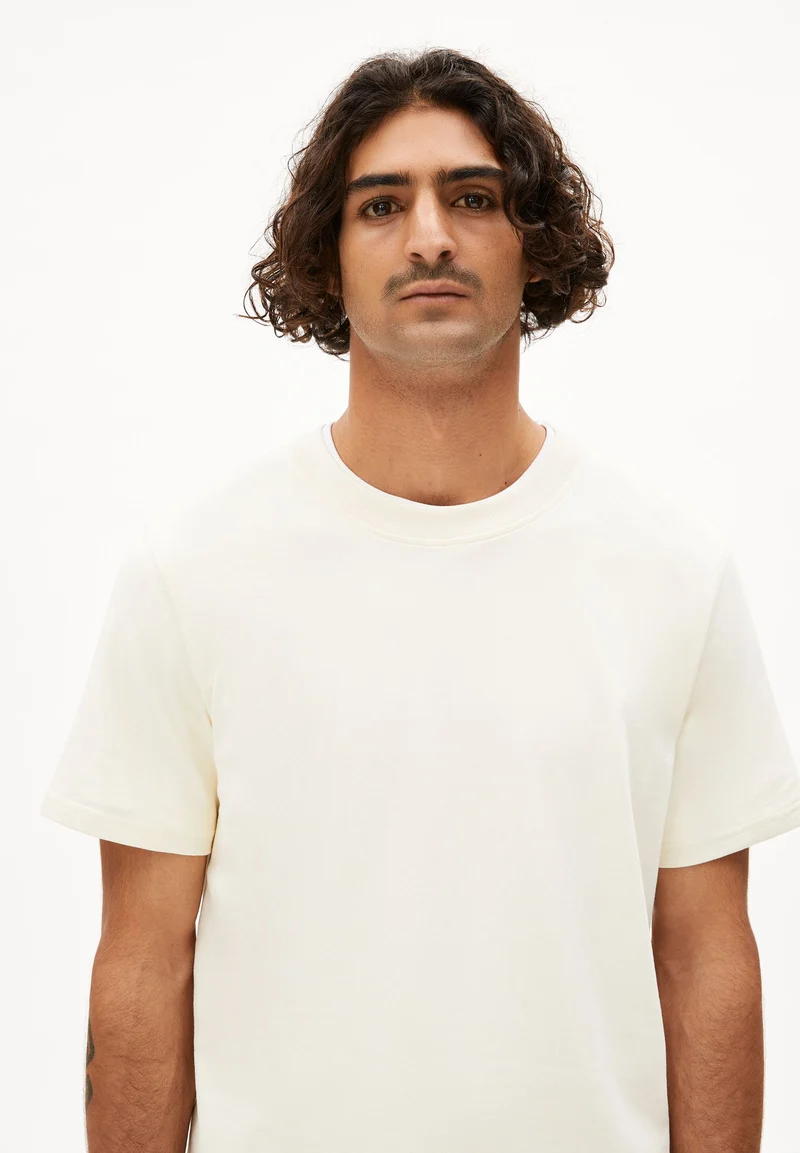 MAARKOS T-SHIRT | oatmilk