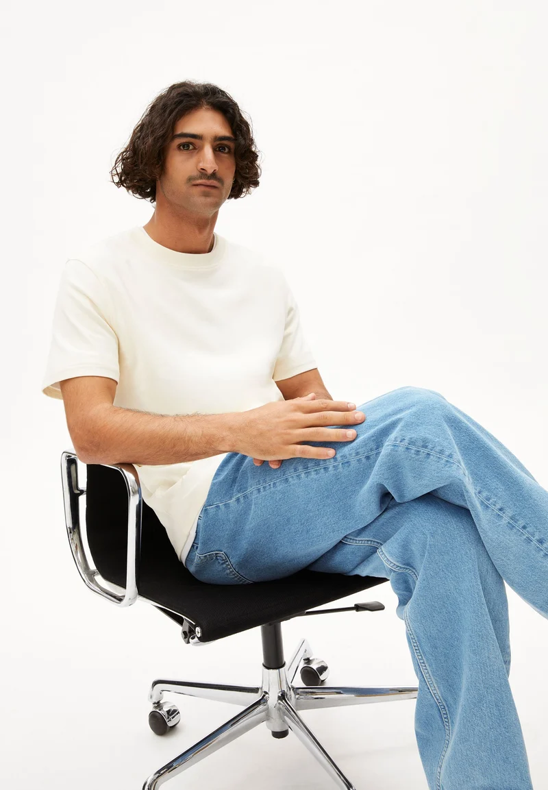 MAARKOS T-SHIRT | oatmilk