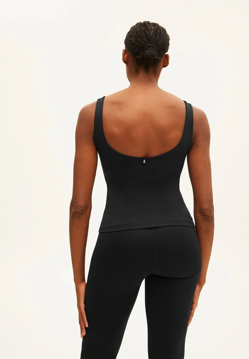 LAALI | black