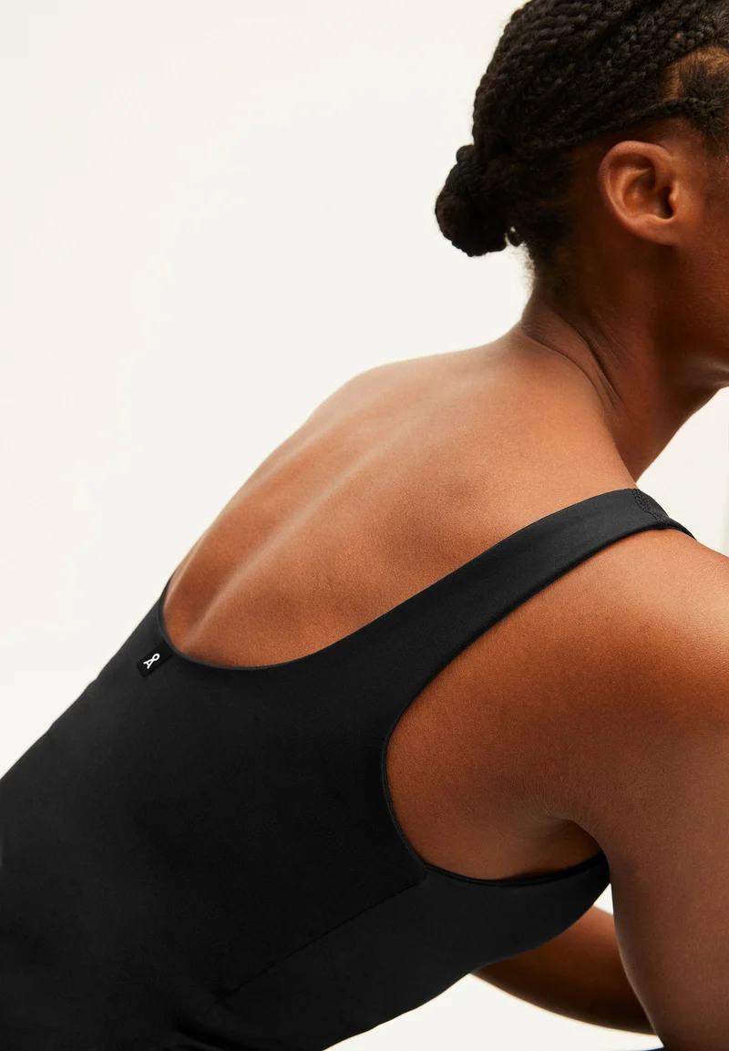 LAALI | black