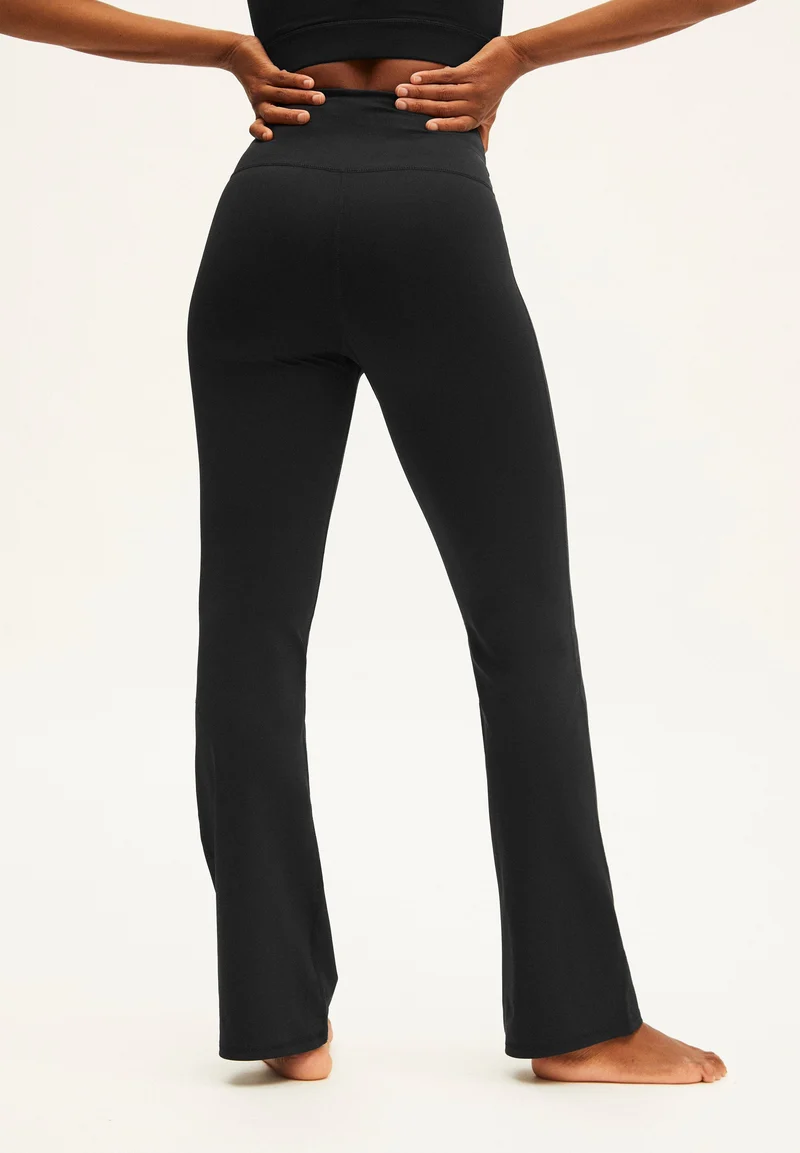 YAJAANA | black