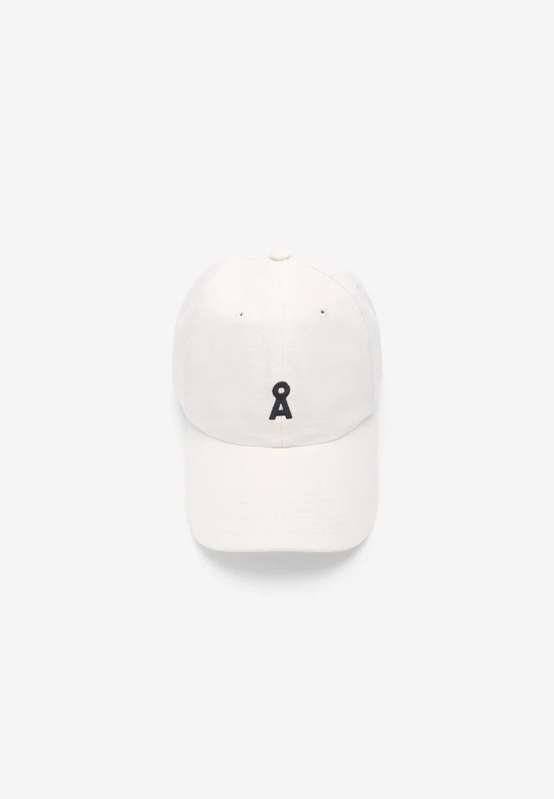 YENAAS BOLD KAPPE | oatmilk-black