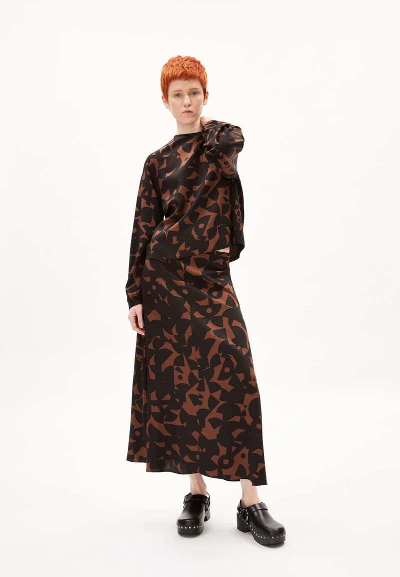 ARAACE ABSTRACT A | deep brown
