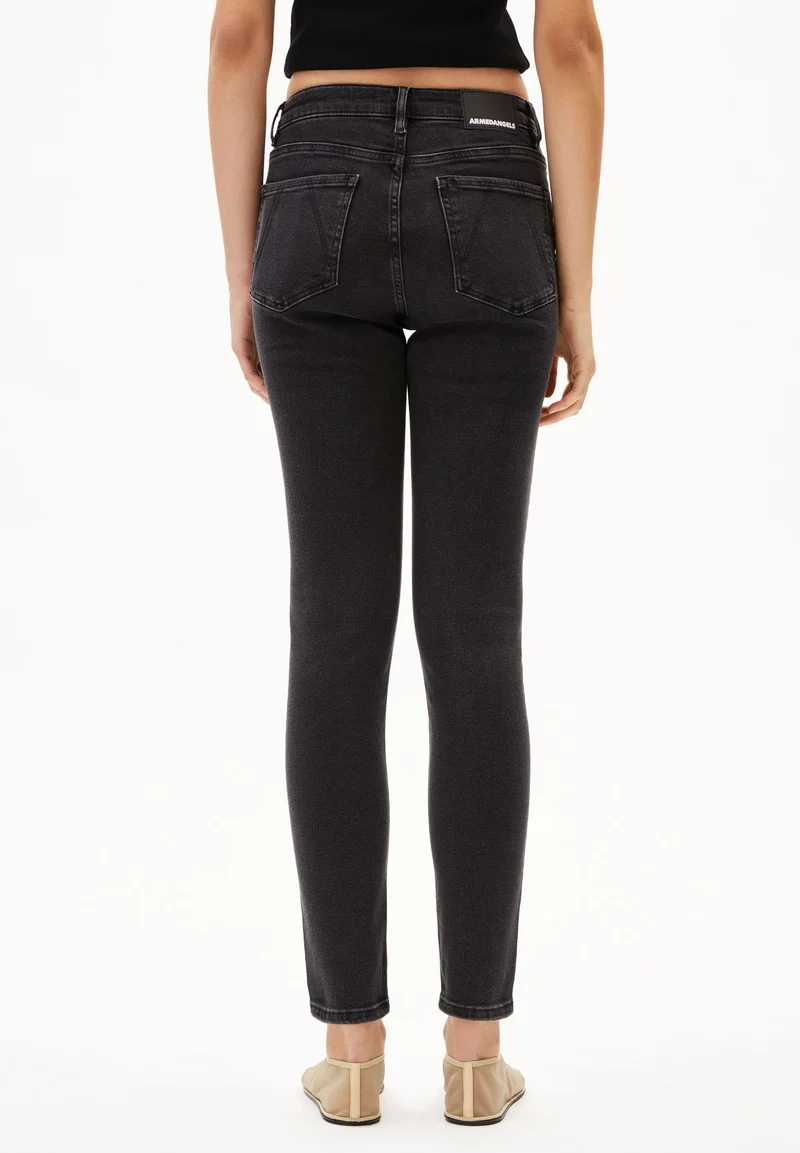 TILLAA | true black washed