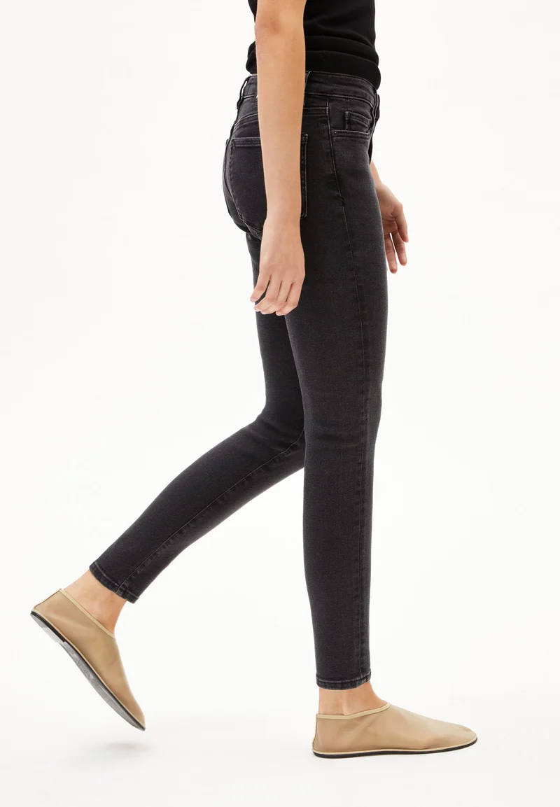 TILLAA | true black washed
