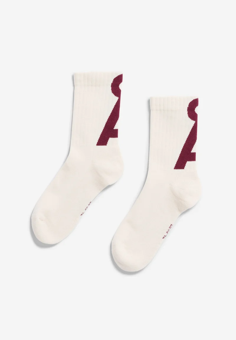 SAAMUS SHORT | oatmilk-cranberry juice