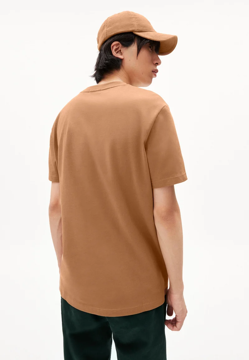 MAARKOS T-SHIRT | cedar wood