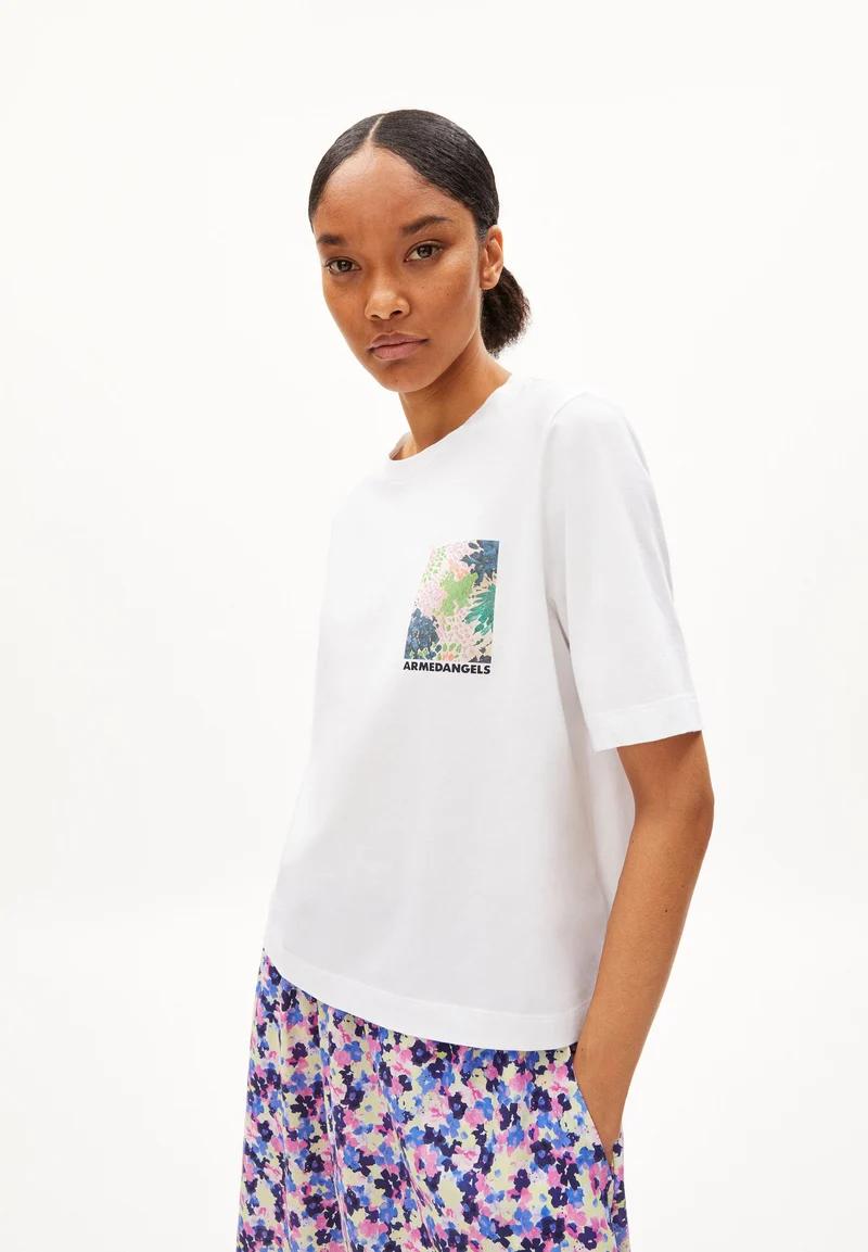 LAYAA FLORAA | white
