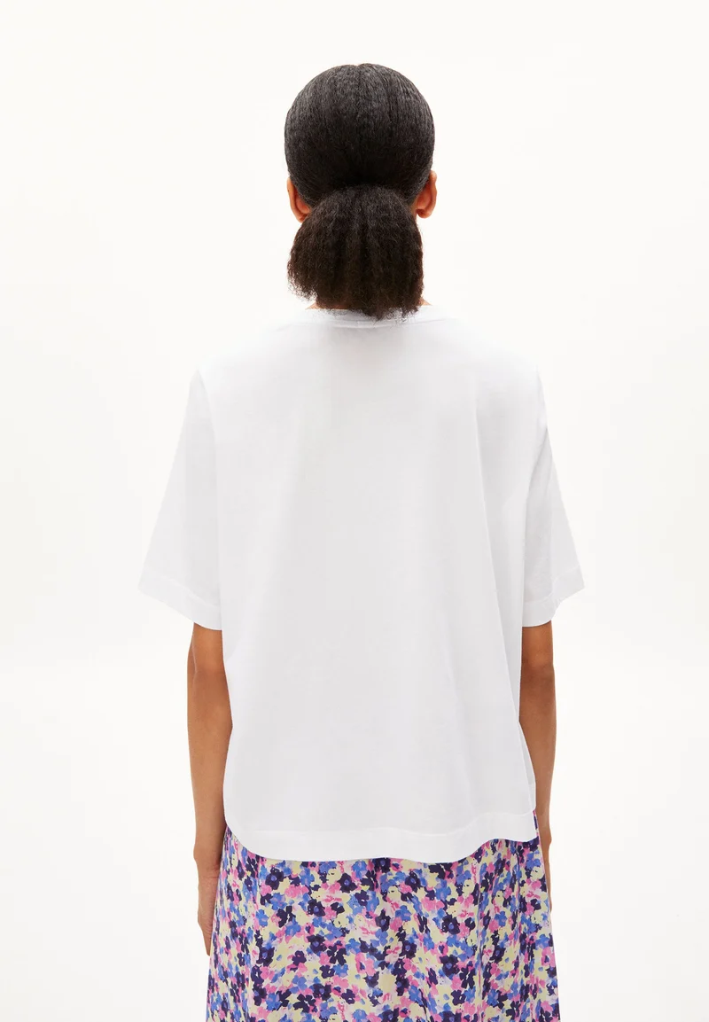 LAYAA FLORAA | white