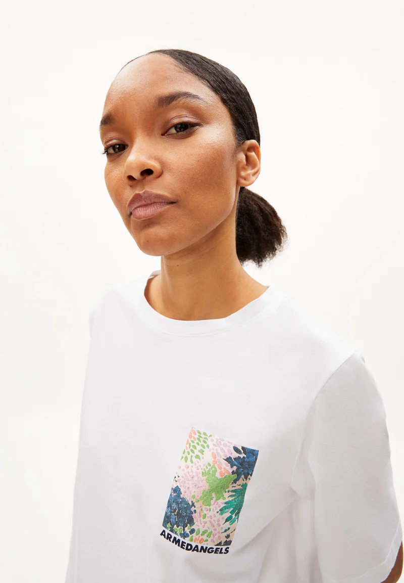 LAYAA FLORAA | white