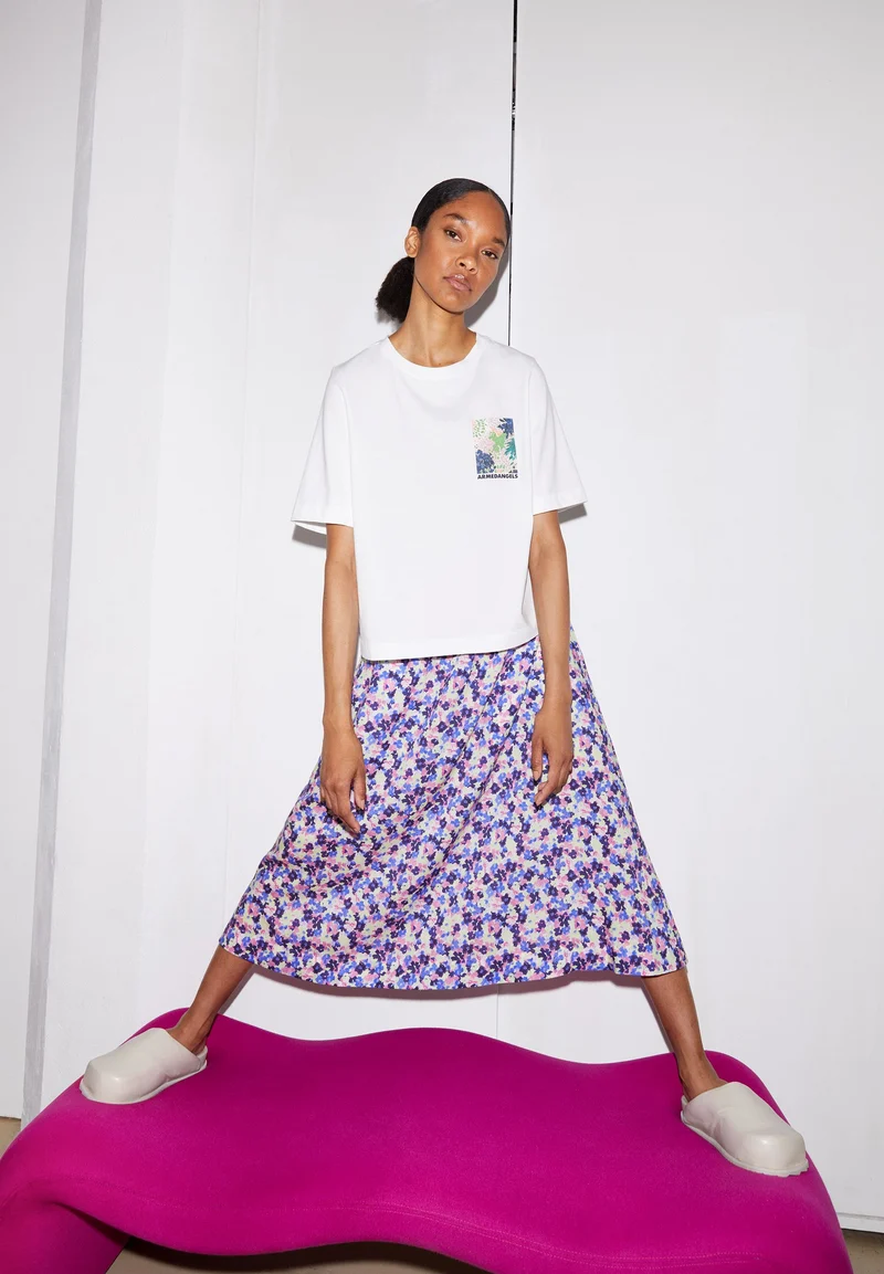 LAYAA FLORAA | white