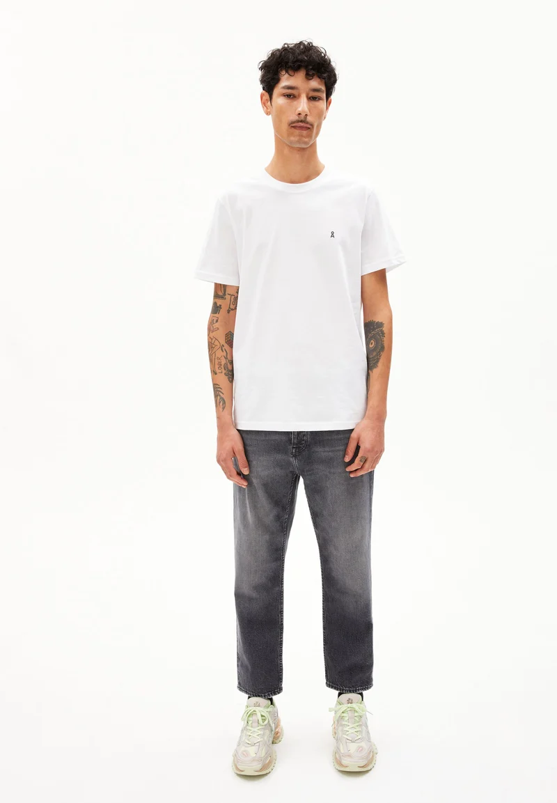 LAARON T-SHIRT | white