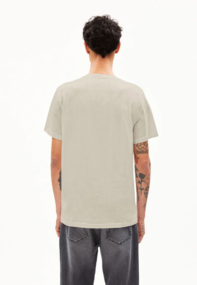 LAARON T-SHIRT | sandstone