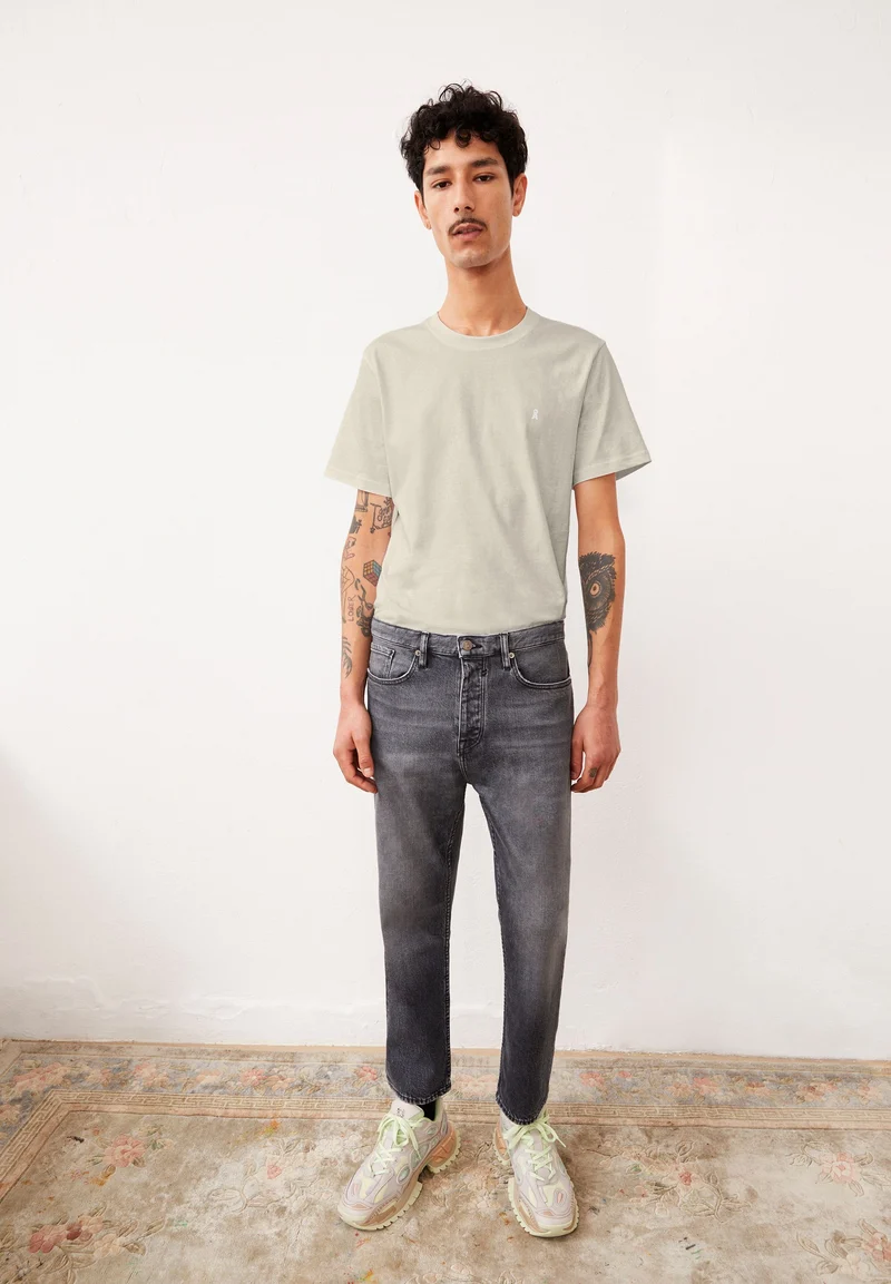 LAARON T-SHIRT | sandstone