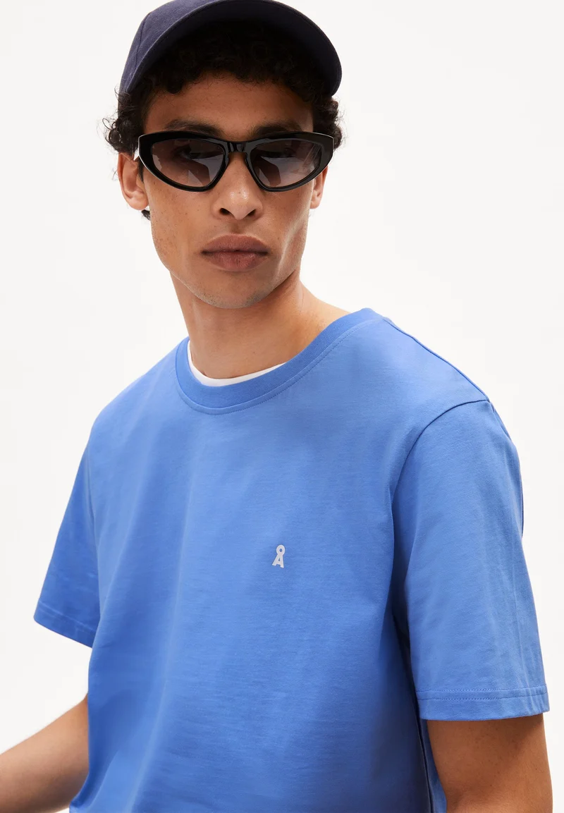 LAARON T-SHIRT | blue bloom
