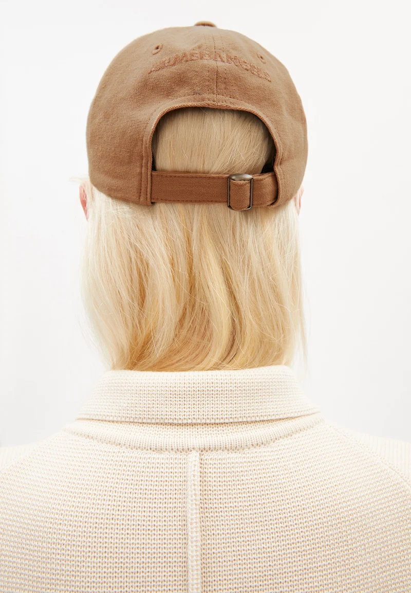 YENAAS BOLD KAPPE | smoky almond