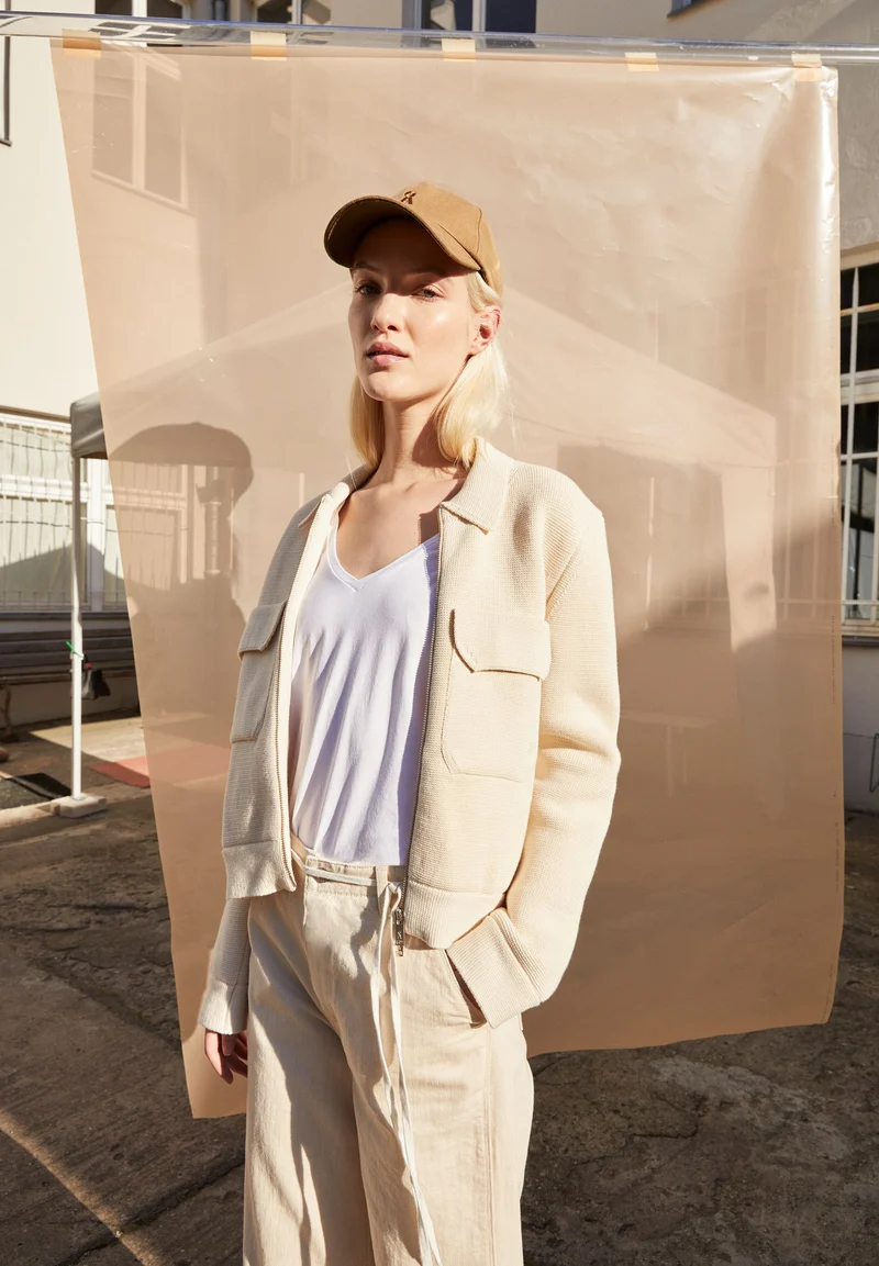 YENAAS BOLD KAPPE | smoky almond