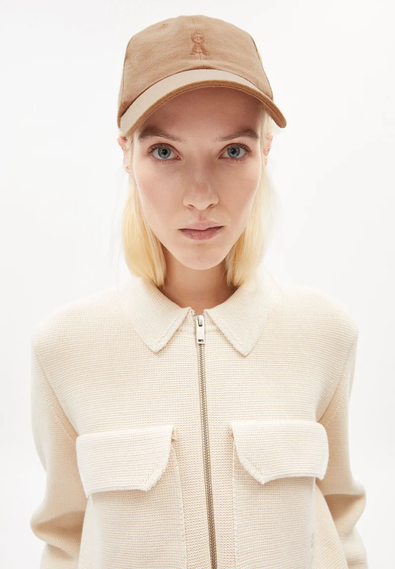 YENAAS BOLD KAPPE | smoky almond
