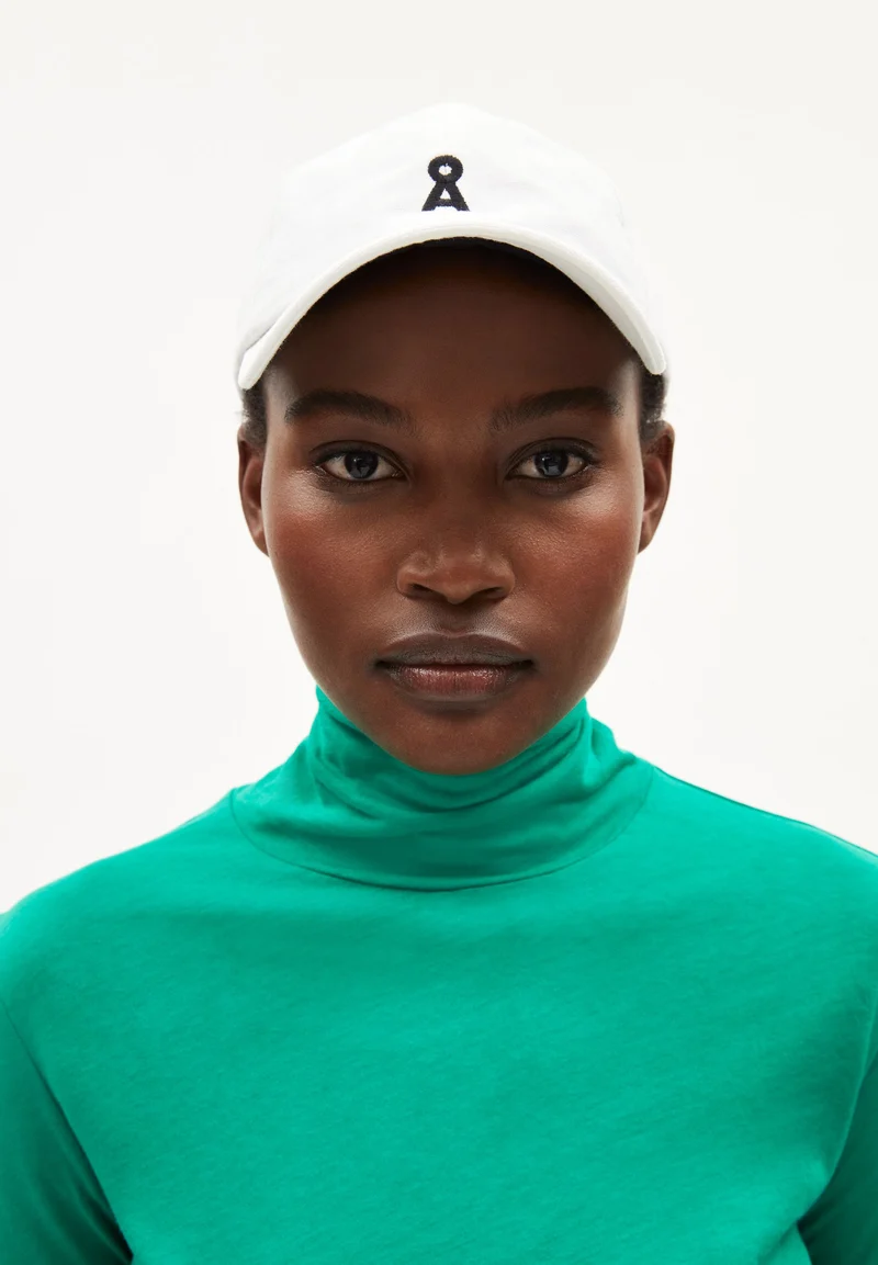 YENAAS BOLD KAPPE | white