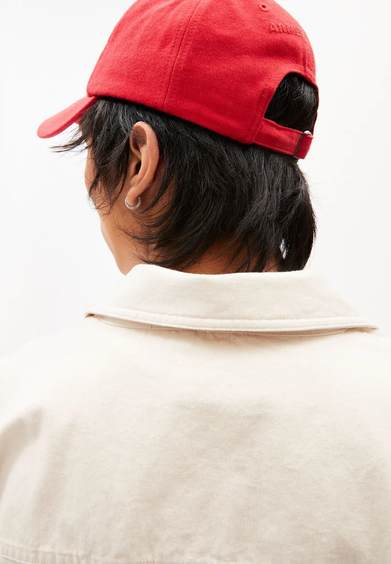 YENAAS BOLD KAPPE | dark poppy