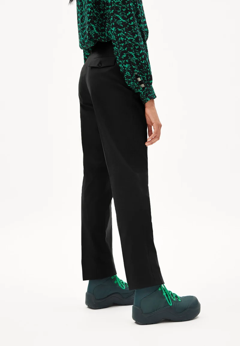 VARMAA BRUSHED | black