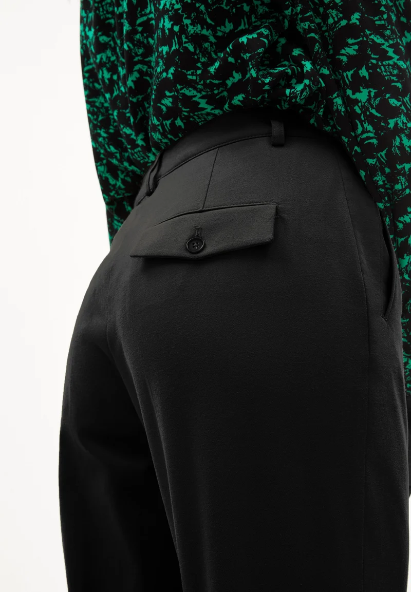 VARMAA BRUSHED | black