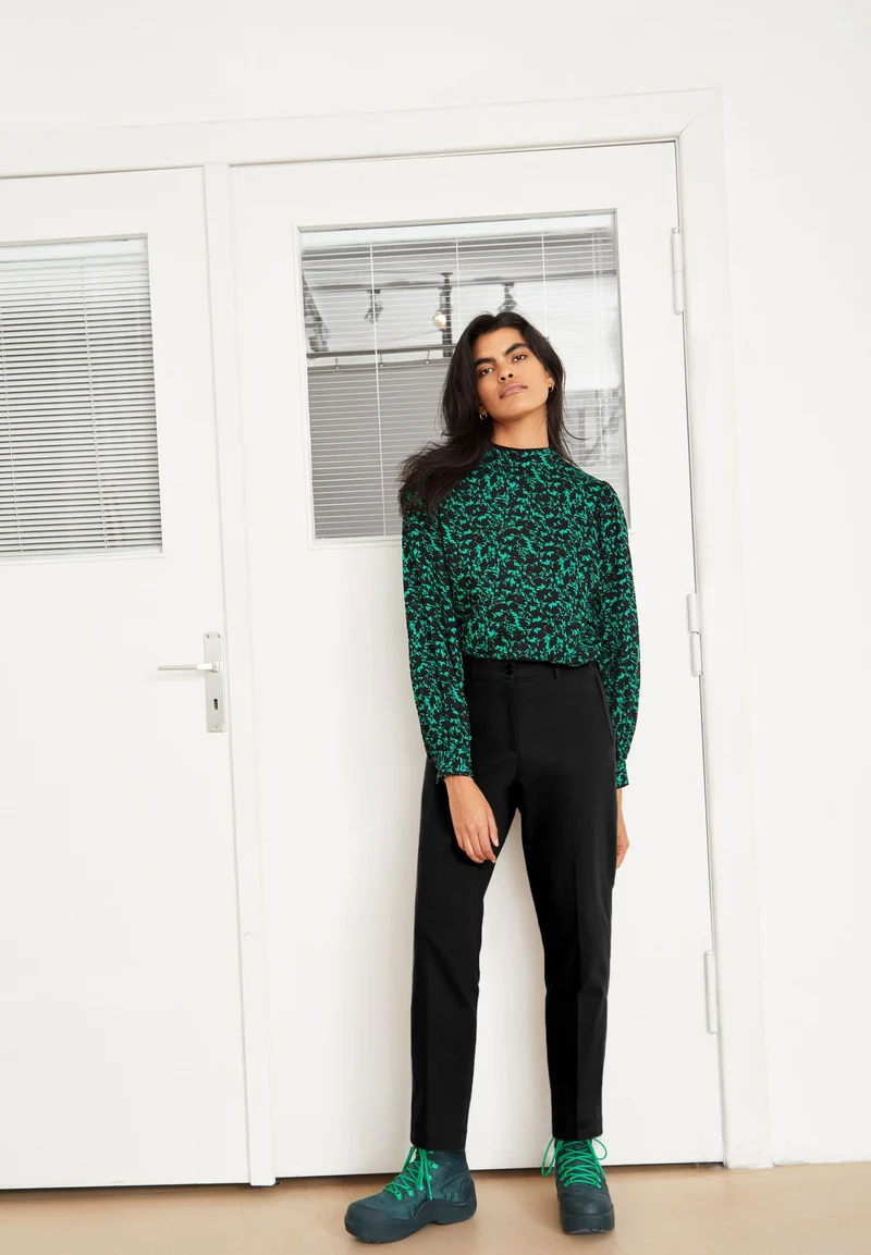 VARMAA BRUSHED | black