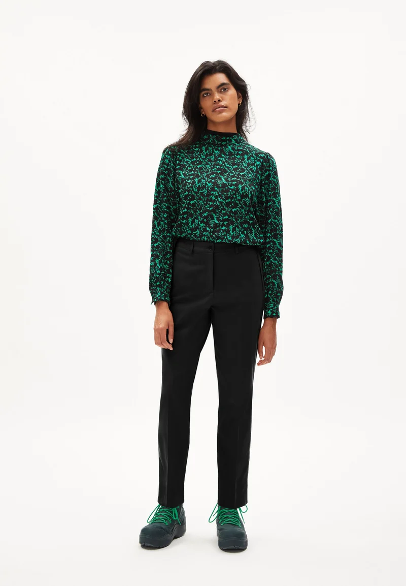 VARMAA BRUSHED | black